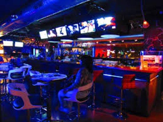 Underdoggs Sports Bar & Grill